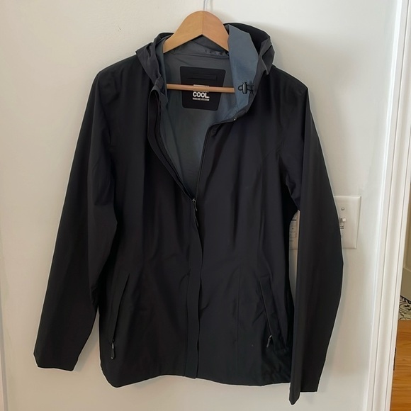 32 degrees Black windbreaker with hood - Picture 1 of 6